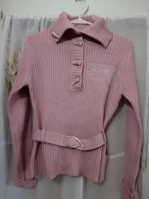 Свитерок для девочки розового цвета.