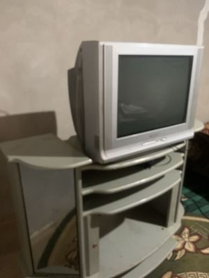 Televizor yaxshi holatda ishlayabdi yangidek ochilmagan usta kormagan