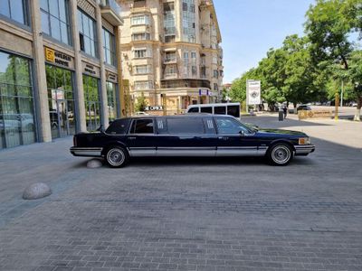 Lincoln town car сотилади