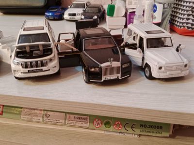 Продам детские железные брендовые машинки