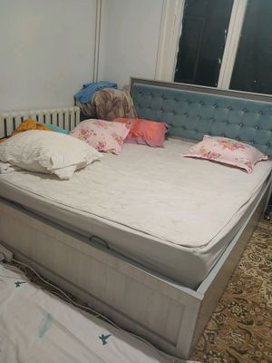 двуспальная кровать