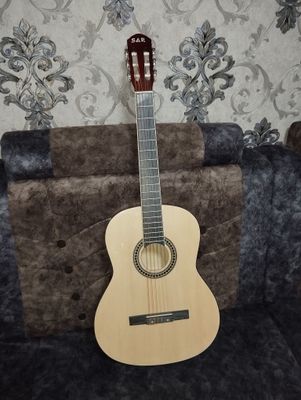 Cllasic gitara sotladi