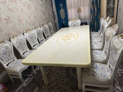 Stol-stul sotiladi 12 kishilik 3 mln