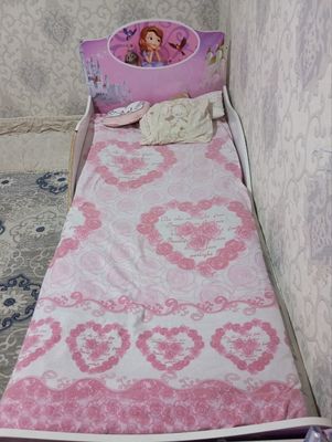 Divan qiz bolalar uchun