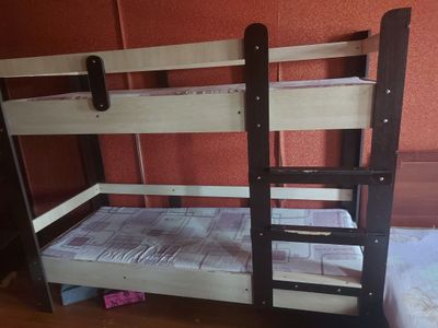 двухярусная кровать детская .