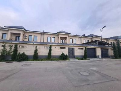 Евро дом продается 3,2 соток Фасад 12м Сайрам Мирзо Улугбек БИЙ