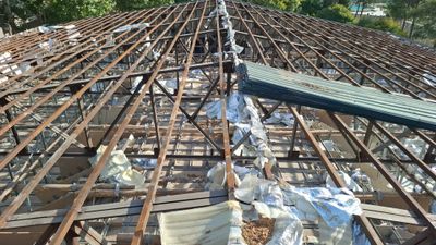 Ferma, Metallakonstruktsiya sotiladi, holat yaxshi.