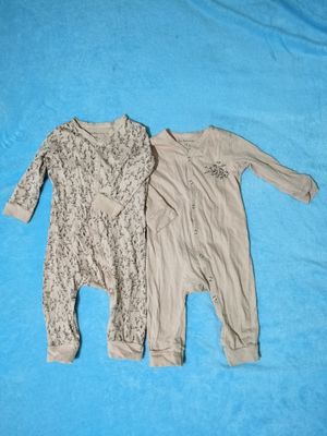 Qiz bolalar kiyilgan kiyimlari