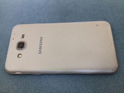 J7 telefon sotiladi