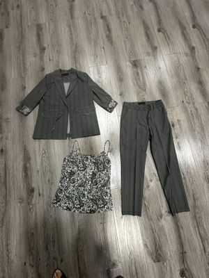 Костюмы тройки 38-40