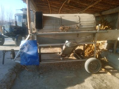 Traktor va lubiya duku sotiladi, minilgan