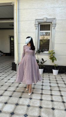Нежное розовое платье, с блестками