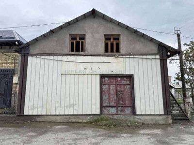 Zomin tumanida Mebel ishlab chiqarish sex binosi sotiladi.