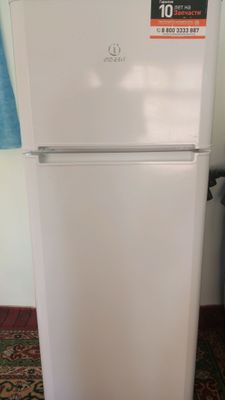 Indesit yangi muzlatgichi