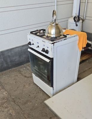 Gaz plita sotiladi. Xolati yaxwi.