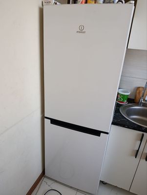 Xolodilnik INDESIT zor xolatda