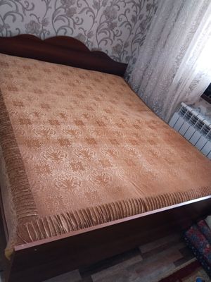 Двухспальная кровать б/у в хорошем состоянии
