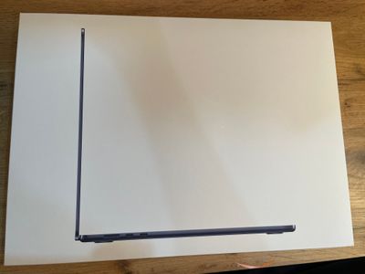 MacBook Air M3 8/512