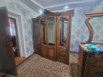 Стенка сервант и комод в хорошем состоянии