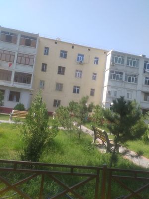 Qarshi shaxri, kvartera sotiladi, 2 xona 3 xona qilingan,