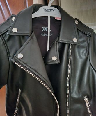 Кожанка ZARA, в идеальном состоянии Размер: 110 см Цена: 300.000 Лока