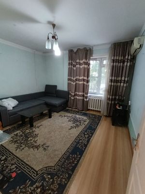Сдаётся 3/1/4,болкон 2×6, массив Ялангач, ор-р 190 школа !