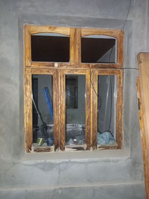 Eshik rom sotiladi