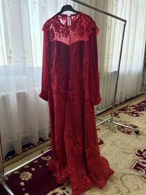 Всё оргинал (красное платье одето один раз ) цена 900000