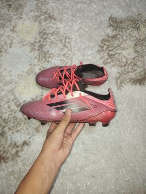 F50 Adidas butsi 42 razmer