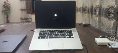 Macbook Pro sotiladi