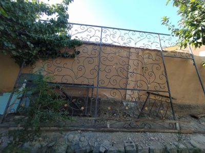 Katejlar uchun balkon tarafga reshotka kaletkasi oson olnb qoyiladi