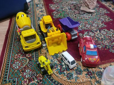 Продаю игрушки: машинки и тракторы