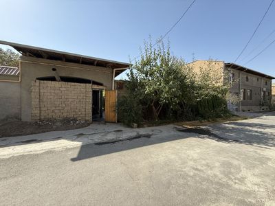 Eski 16 yillikda uchastka sotiladi
