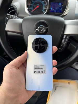 Realmi 12 8/256 новый