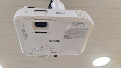 Продается проектор EPSON EB-X500