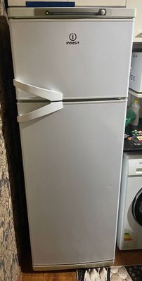 Холодильник INDESIT