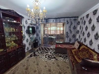Уй сотилади! 1 этаж.2 хона 3 хона килинган.20.000$