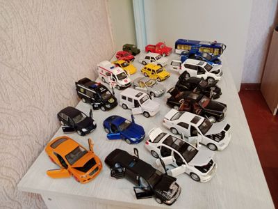 Продам железные машинки для детей разных марок малельки