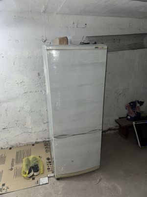 Холодильник атлант продается