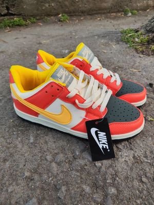 Продается кросовки: Nike Dunk Low