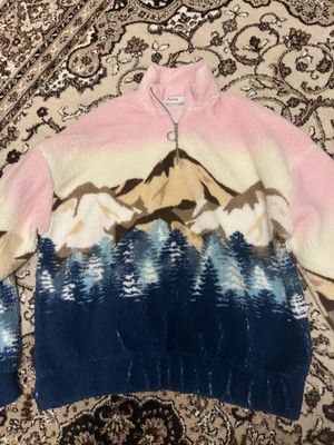 Свитер бренда BERSHKA