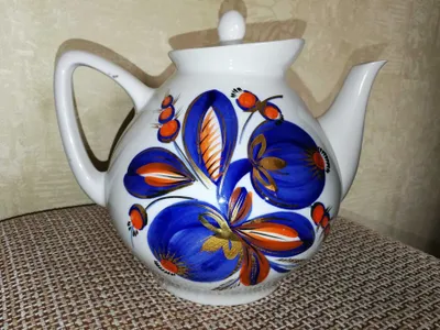 Фарфоровый чайник