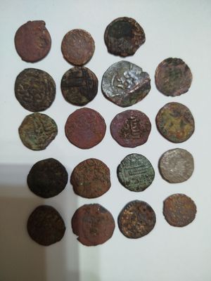 Продам старинные монеты ..