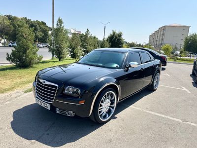 Chrysler 300C. 2008 sotiladi