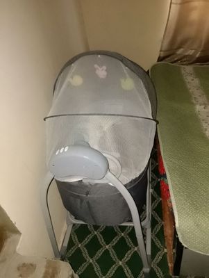 Kalyaska va bolalar yotoq alla aytadi ozi tebratib