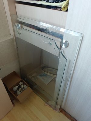 Отдам даром стол стеклянный разобранный