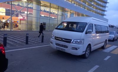 Mikroavtobus 18 kishilik ichki tourism va tashqi tourism uchun