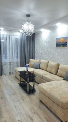 Сдаётся 2 комнатная квартира в центре на долгий срок