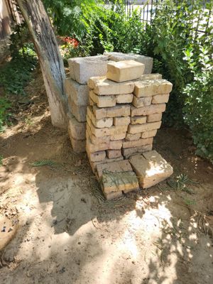 Shlokoblok sotiladi, 40 tadan oshu bor..