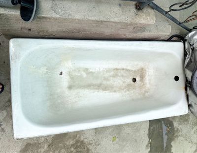 Chugunniy vanna sotiladi
